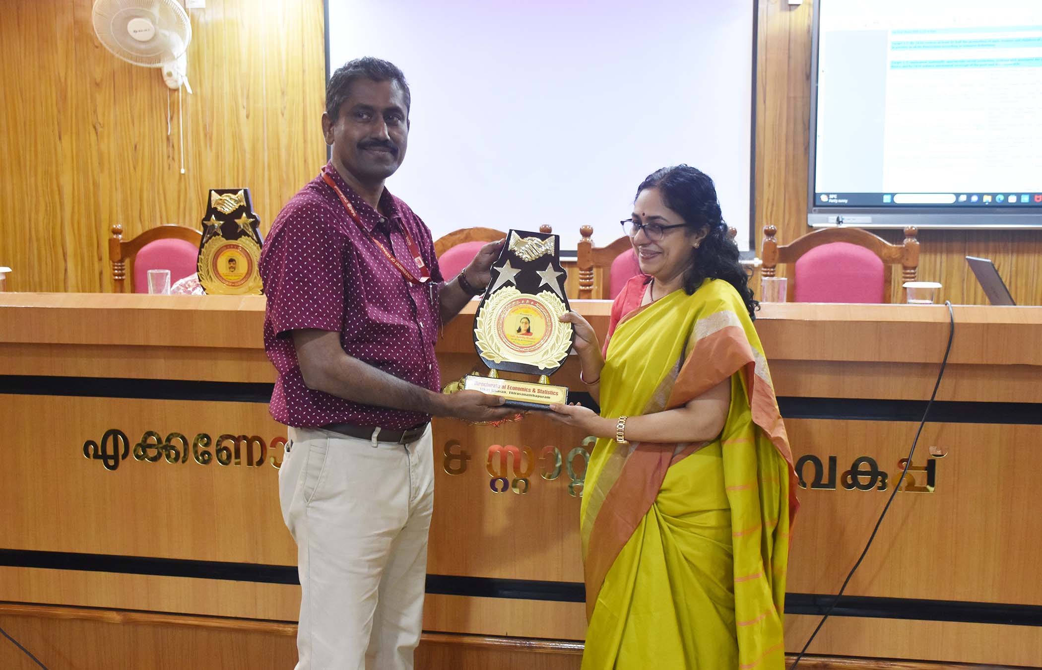 Presenting a gift to Smt. Sunitha Bhaskar DDG NSO as a token of honour